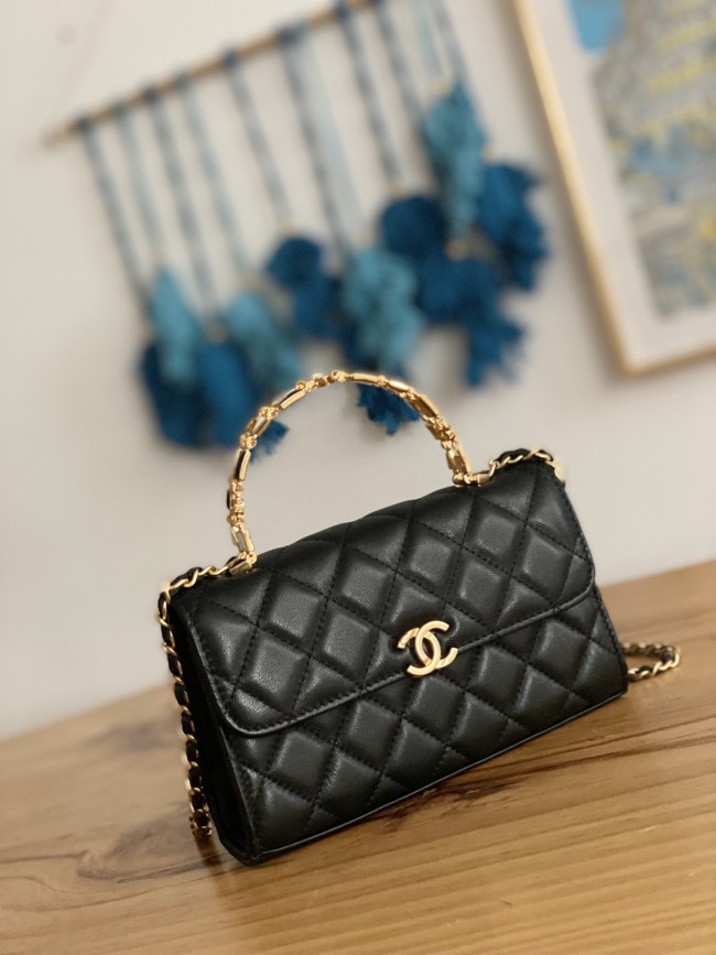 Handbag  Chanel AP81214  size 10*18*4.5 cm