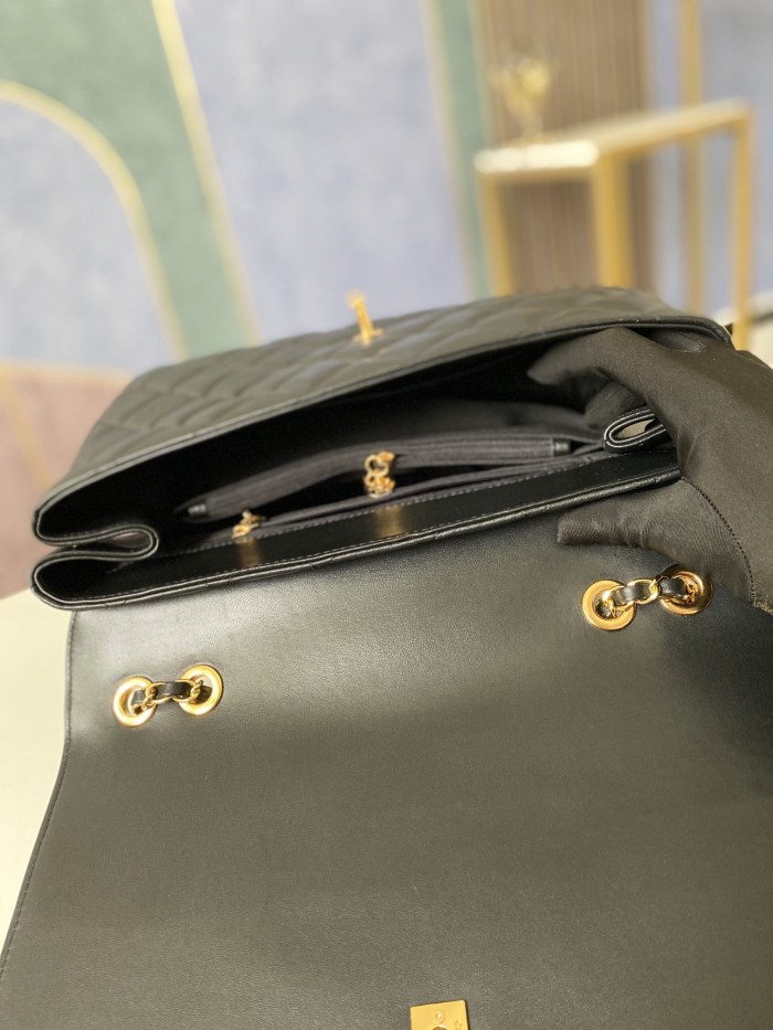 Handbag  Chanel  92233 size  33*11*23  cm