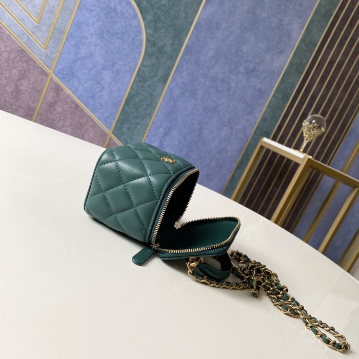 Handbag Chanel  81113  size  10 7 9 cm  