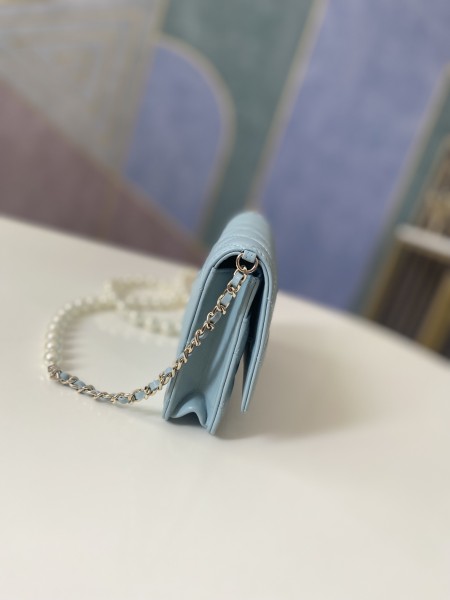 Handbag Chanel  81180  size  19 cm  