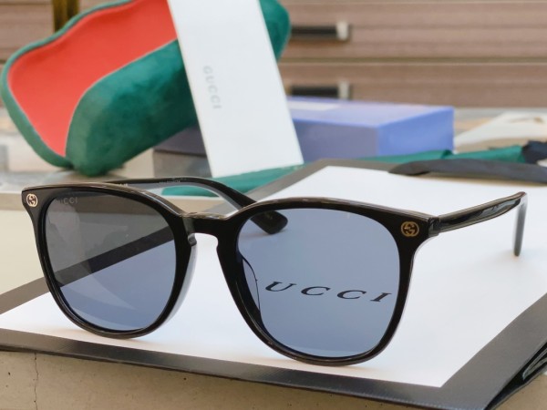 Sunglasses Gucci GG0154S size:53 19-150