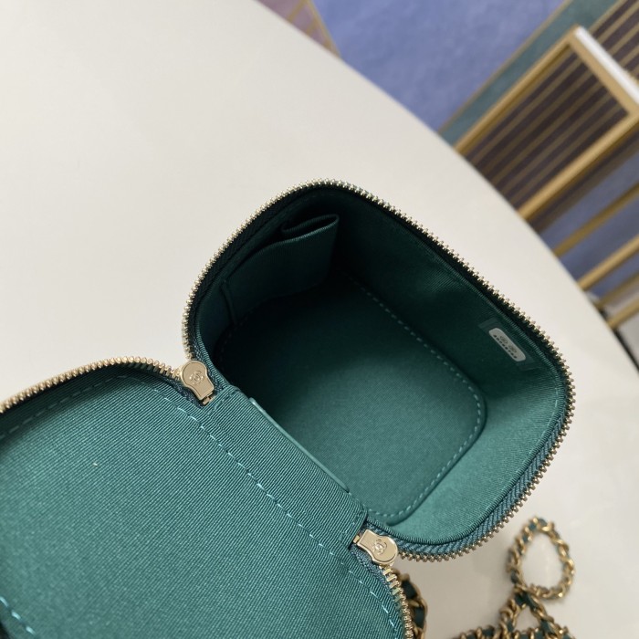 Handbag Chanel  81113  size  10 7 9 cm  