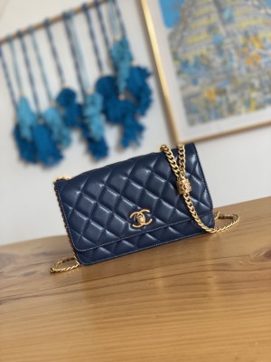 Handbag  Chanel  81221  size  19 cm