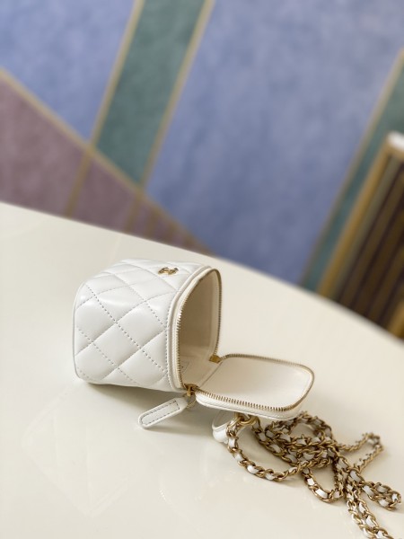 Handbag Chanel  81113  size  10 7 9 cm