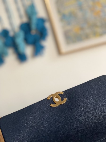 Handbag Chanel   size  16*23*11.5 cm