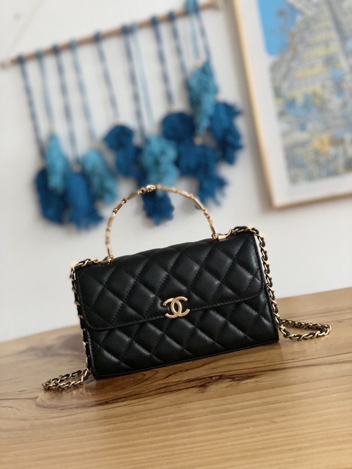 Handbag  Chanel AP81214  size 10*18*4.5 cm