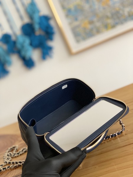 Handbag  Chanel  81208  size  9.5 17 8 cm