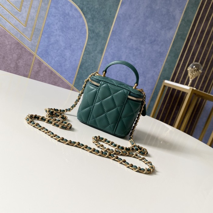 Handbag Chanel  81113  size  10 7 9 cm  