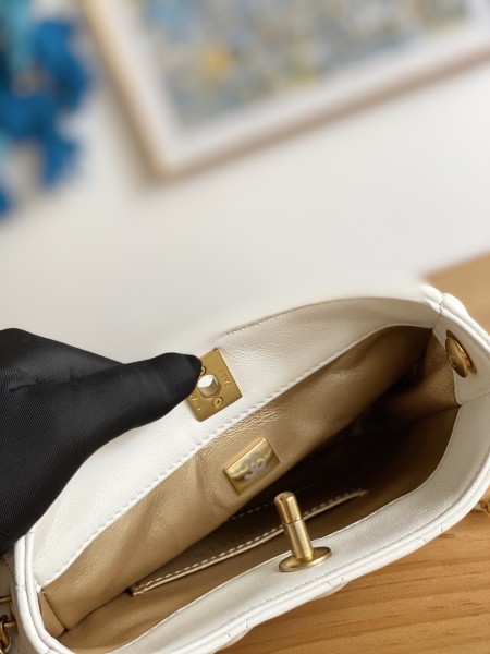 Handbag  Chanel  3259  size  16×19.5×8.5 cm