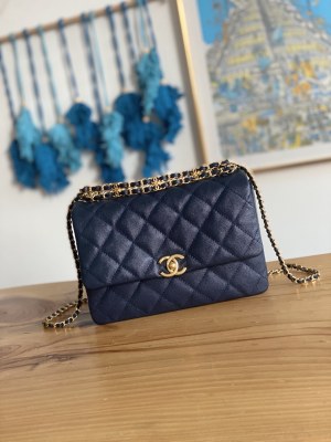 Handbag Chanel   size  16*23*11.5 cm