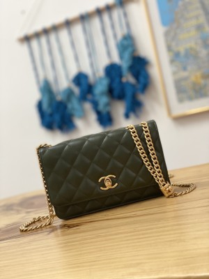 Handbag  Chanel   81221   size  19 cm