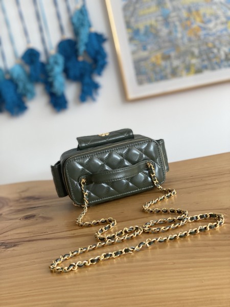 Handbag  Chanel  AP81231  size 10*17*8.5 cm