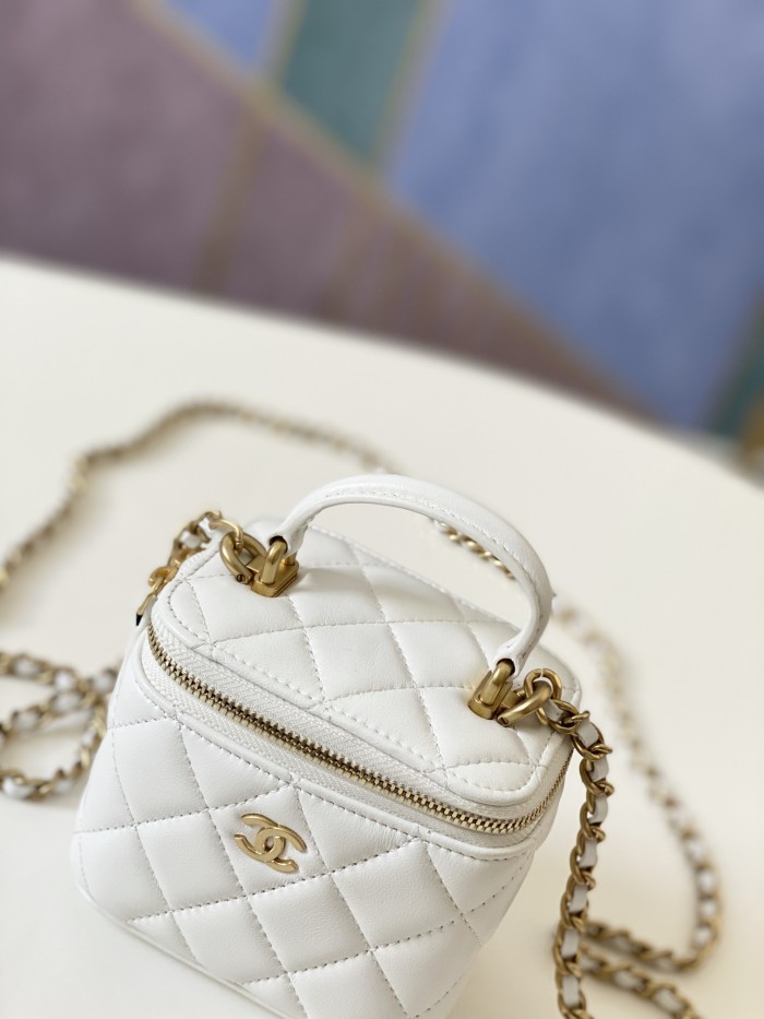 Handbag Chanel  81113  size  10 7 9 cm