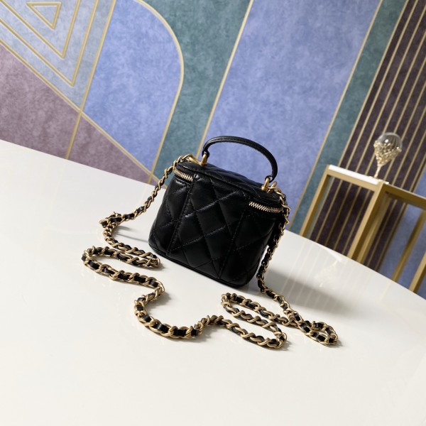 Handbag Chanel  81113  size 10 7 9 cm