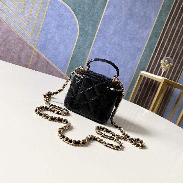 Handbag Chanel  81113  size 10 7 9 cm