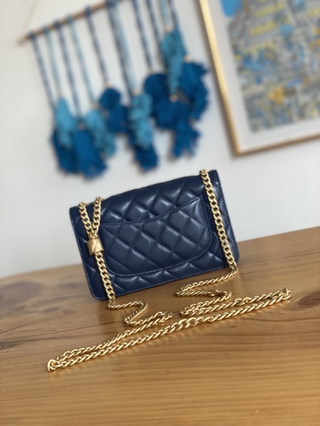 Handbag  Chanel  81221  size  19 cm