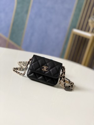Handbag Chanel  81161  size  10 7.5 2 cm