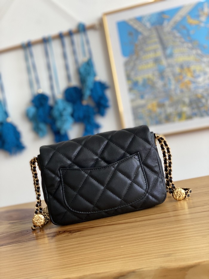 Handbag  Chanel  3369  size  21X14.5X6 cm