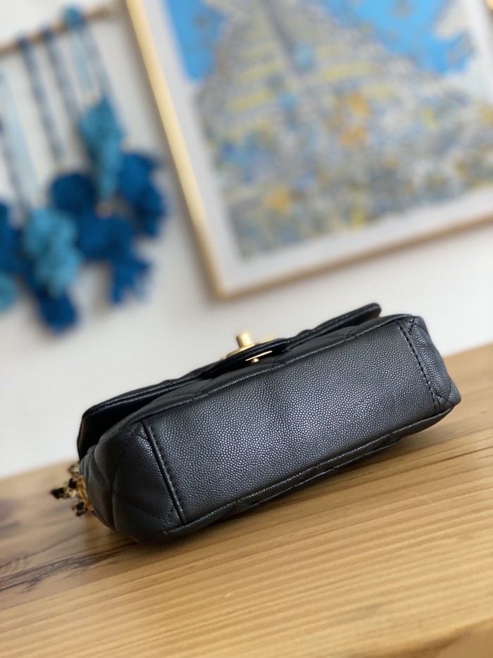 Handbag  Chanel  3369  size  21X14.5X6 cm