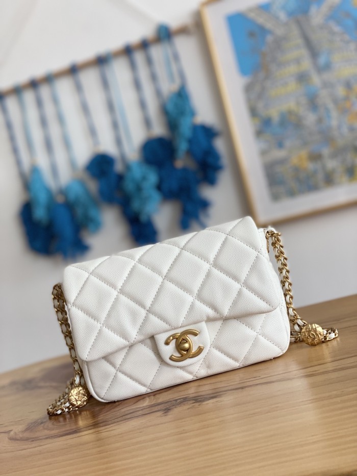 Handbag  Chanel  3369  size  21X14.5X6 cm