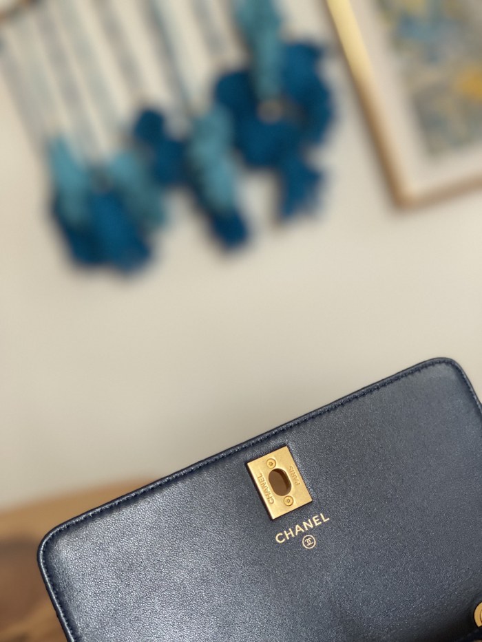 Handbag  Chanel  81221  size  19 cm