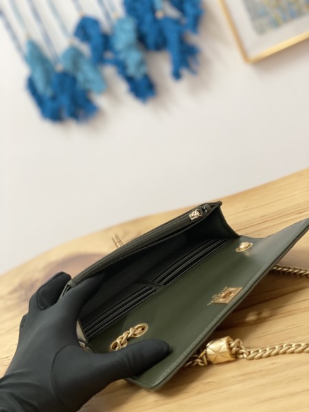 Handbag  Chanel   81221   size  19 cm