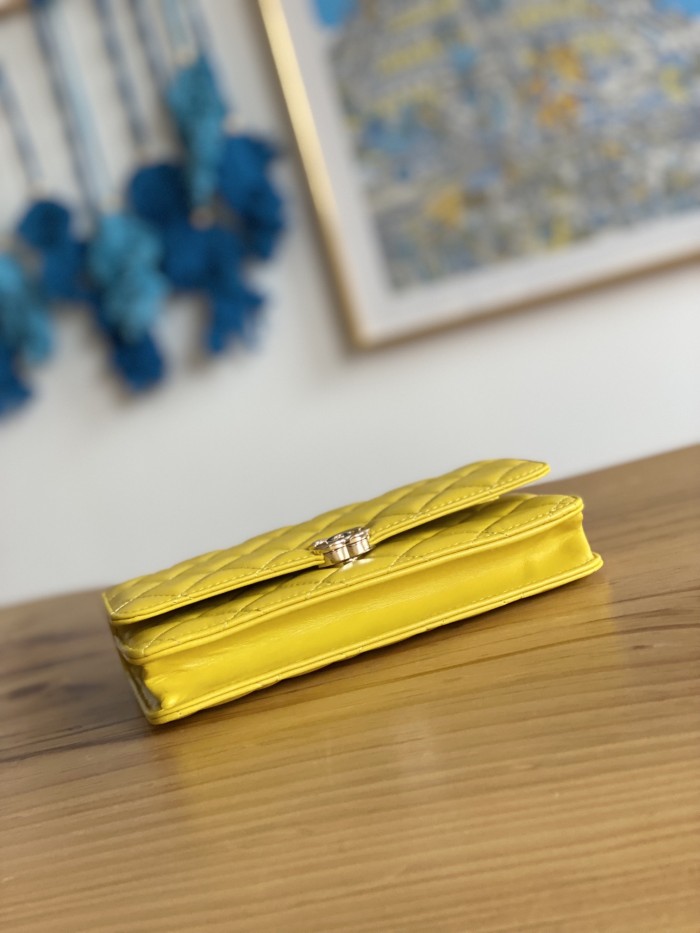 Handbag  Chanel   81207  size  19 cm