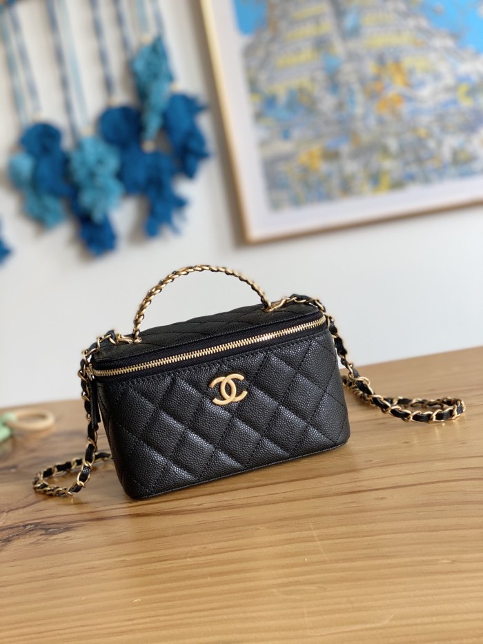   Handbag  Chanel  81197  size  9.5×13×6 cm