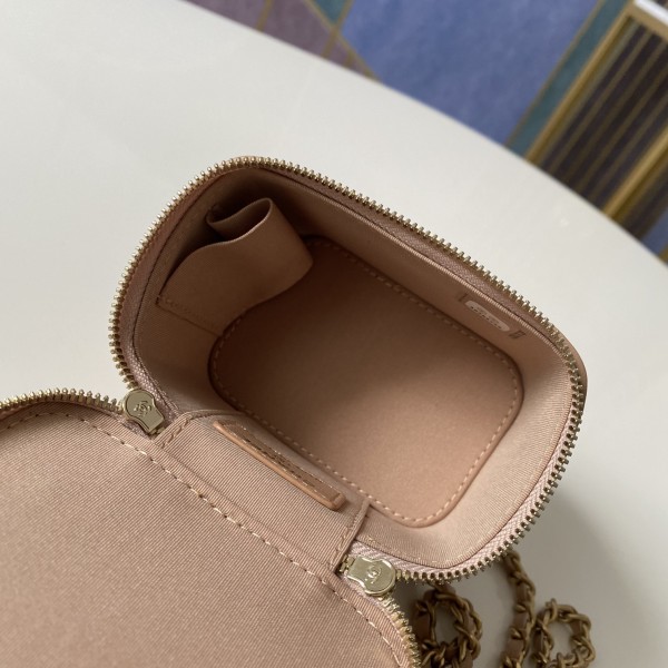 Handbag Chanel  81113 size  10 7 9 cm