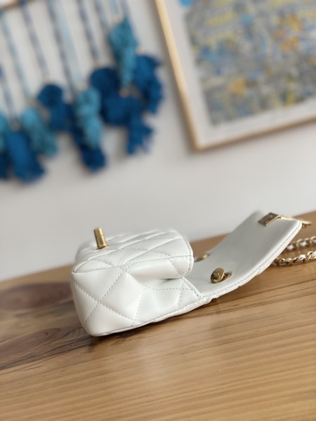 Handbag Chanel  3473  size  13*18*6  cm