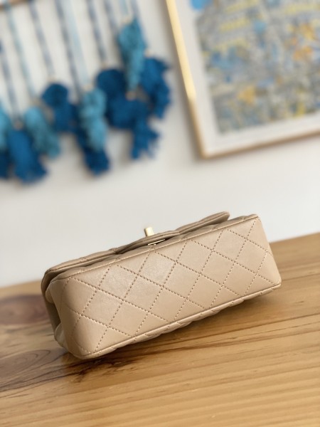  Handbag  Chanel  AS2431  size  20X14X7 CM