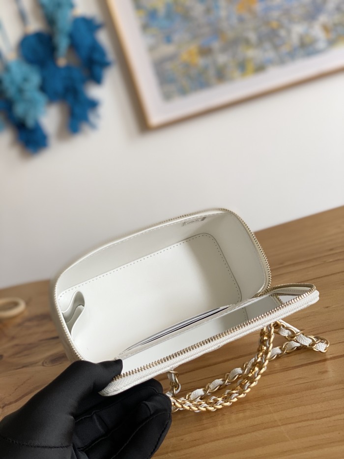 Handbag  Chanel  81195  size  16  9.5  8  cm