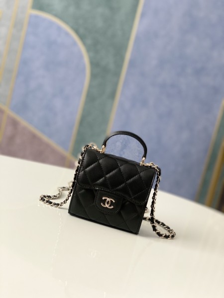 Handbag Chanel  81191  size  12 cm