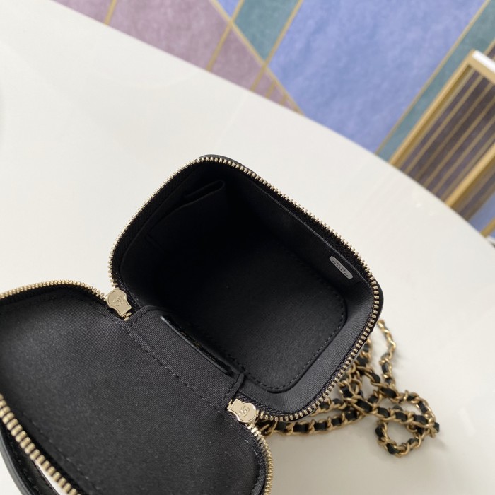 Handbag Chanel  81113  size 10 7 9 cm