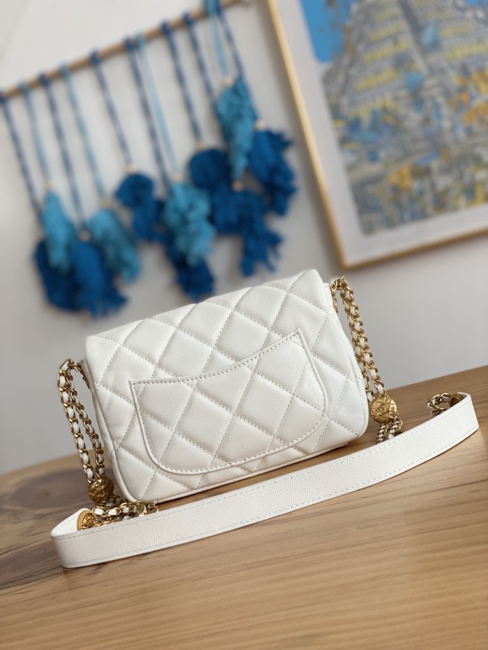 Handbag  Chanel  3369  size  21X14.5X6 cm