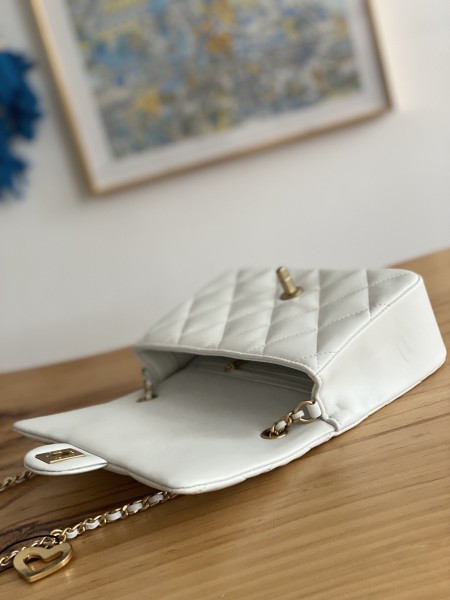 Handbag  Chanel  3457  size  14*20*8 cm