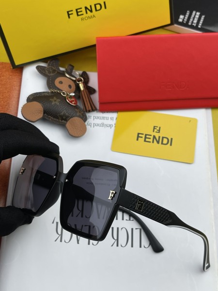 Sunglasses Fendi FD8151