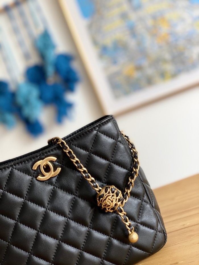 Handbag  Chanel  3259  size  16×19.5×8.5 cm