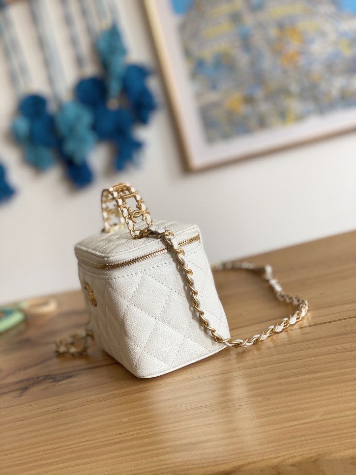 Handbag  Chanel  81195  size  16  9.5  8  cm