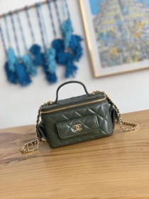 Handbag  Chanel  AP81231  size 10*17*8.5 cm