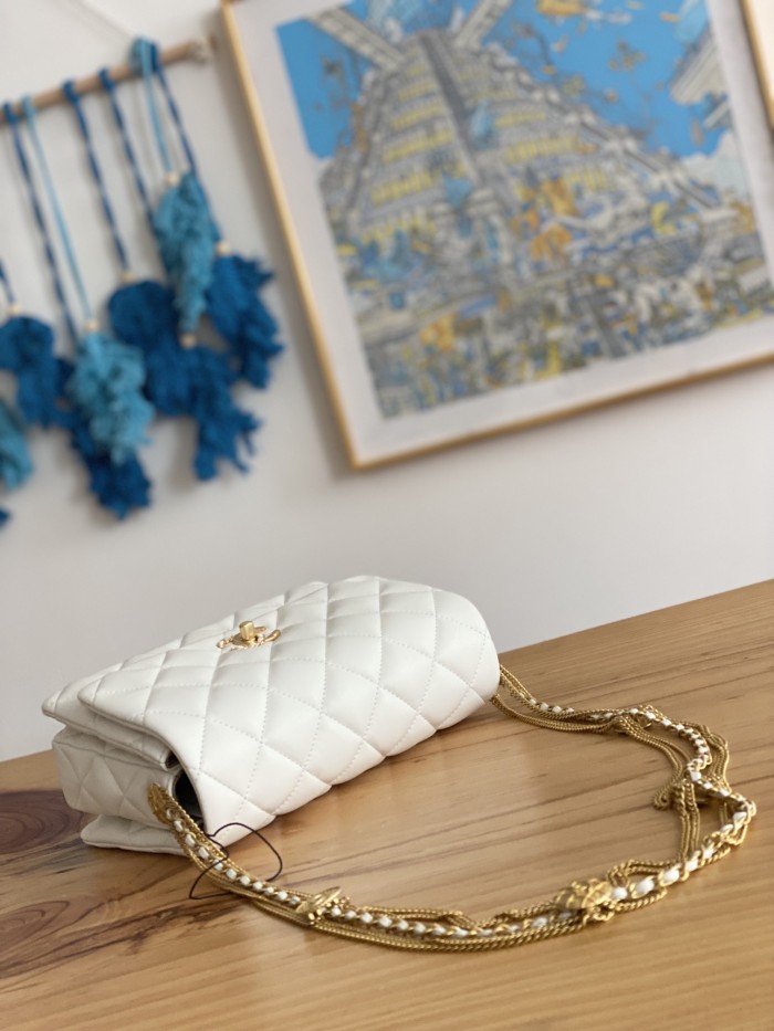  Handbag  Chanel  3378  size 15cmX20cmX9 cm