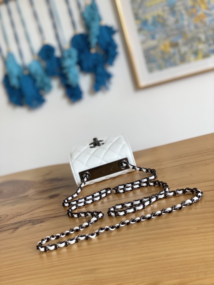 Handbag  Chanel  88631  size  11 11 5 cm