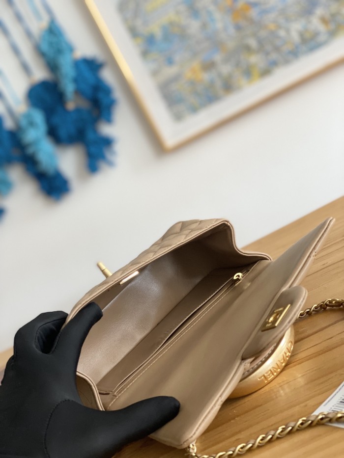  Handbag  Chanel  AS2431  size  20X14X7 CM