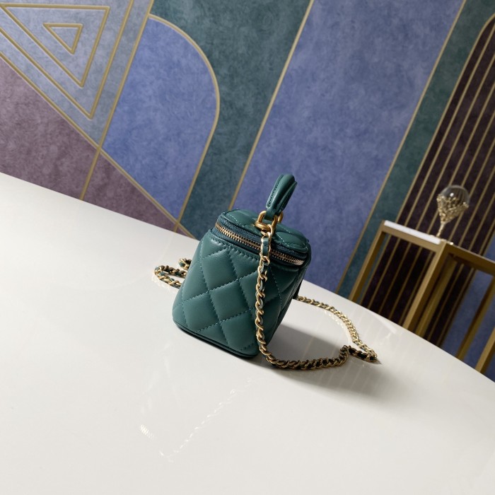 Handbag Chanel  81113  size  10 7 9 cm  