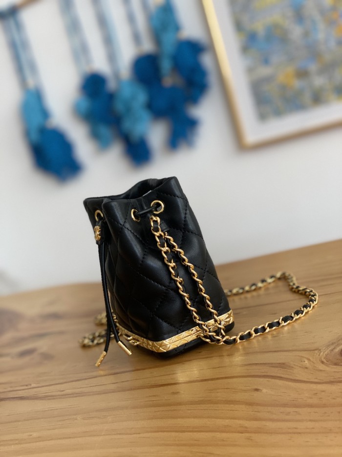 Handbag Chanel  2750  size  14*11*8  cm