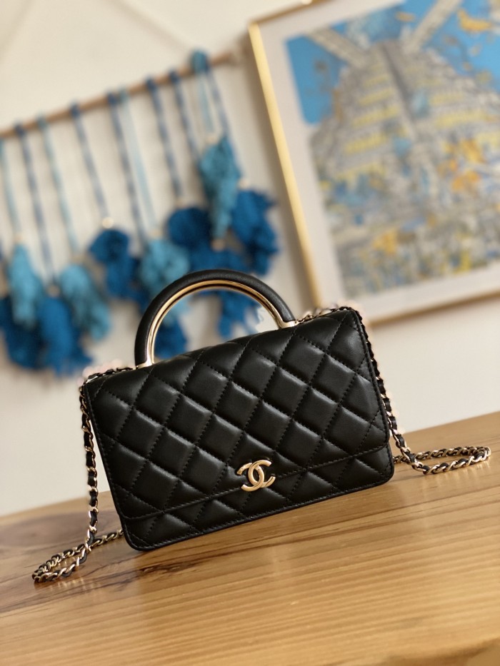 Handbag  Chanel  81207  size  19 cm