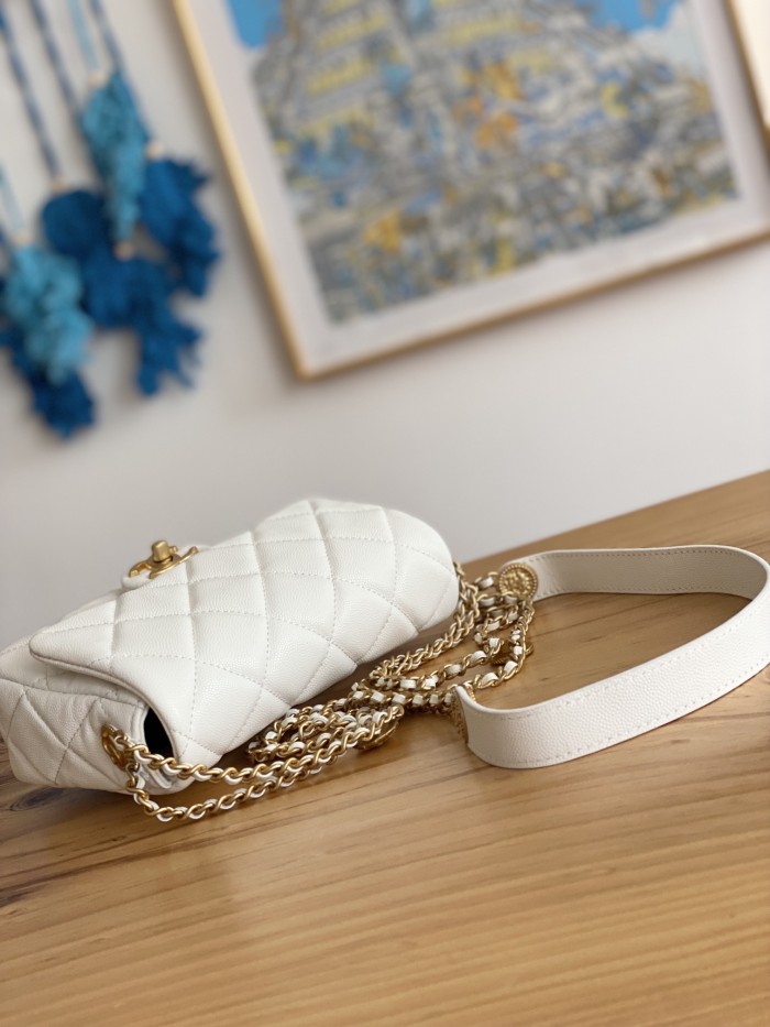 Handbag  Chanel  3369  size  21X14.5X6 cm