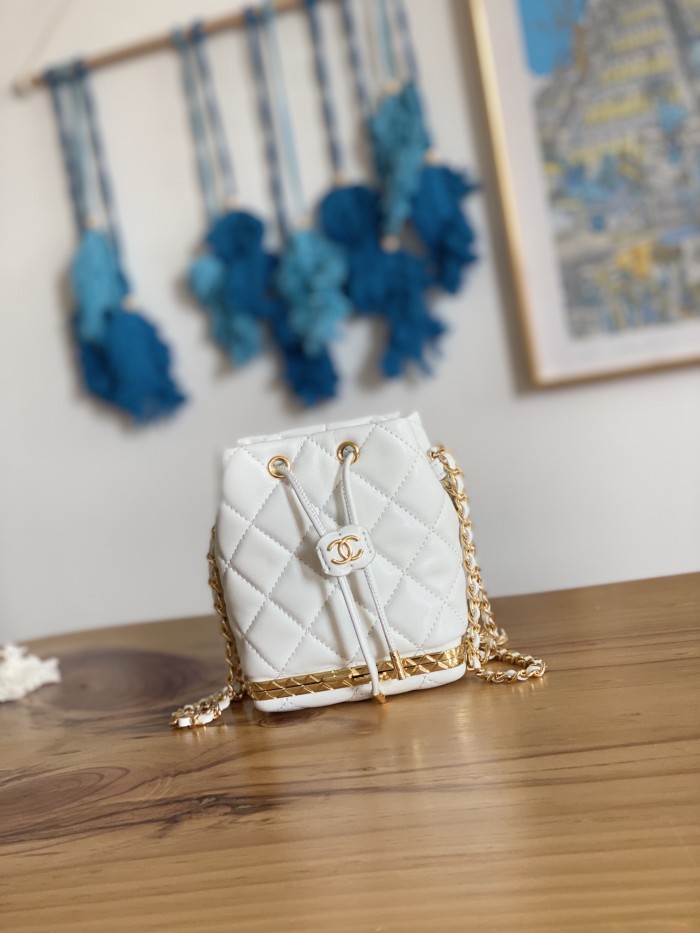 Handbag Chanel  2750  size  14*11*8  cm