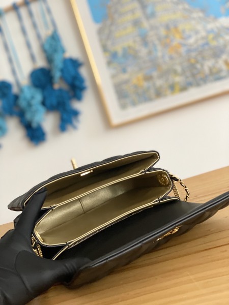  Handbag  Chanel  3378  size  15cmX20cmX9 cm