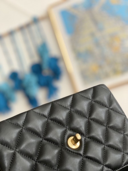  Handbag  Chanel  3378  size  15cmX20cmX9 cm